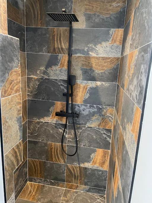 Maison Avec Jacuzzi Orange  Extérieur photo