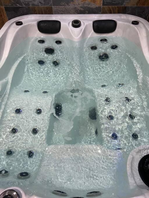 Maison Avec Jacuzzi Orange  Extérieur photo