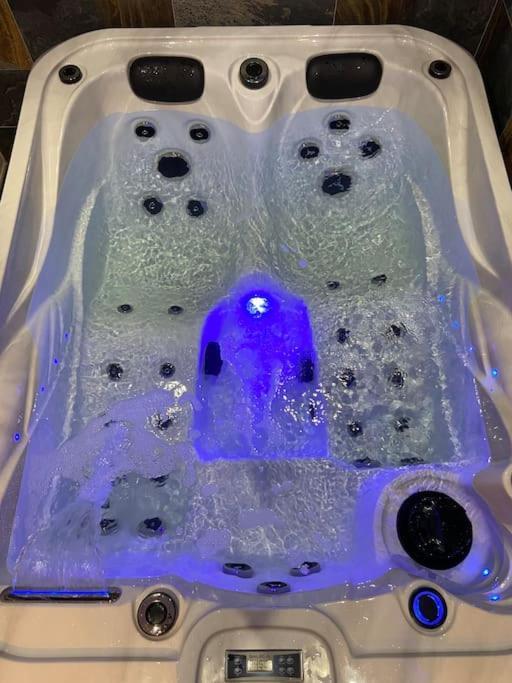 Maison Avec Jacuzzi Orange  Extérieur photo